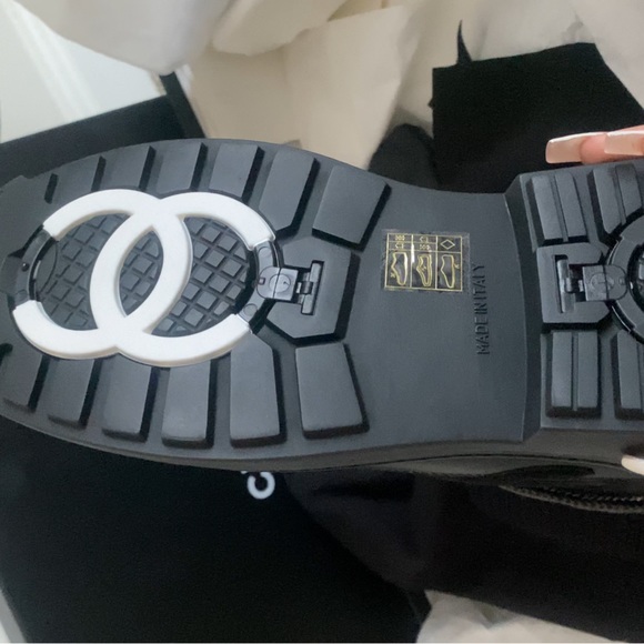 Chanel winter shoes - Picture 5 of 6